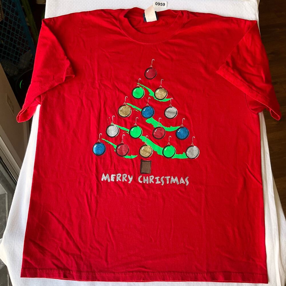 Time 2 Celebrate Men’s Short Sleeve T-shirt size XL, Red, Merry Christmas Tree